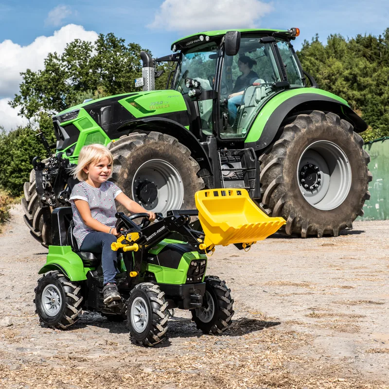 rollyFarmtrac DEUTZ-FAHR Agrotron 7250 TTV – 710133 by Rolly Toys – interior photo 2 of 3