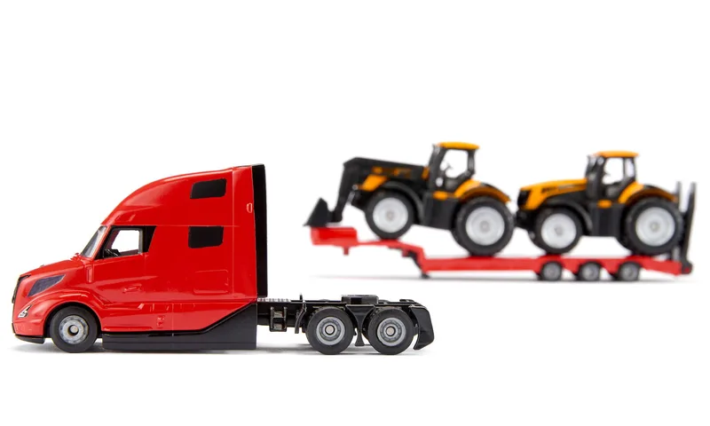 Volvo Lkw mit JCB® Traktoren – 1785 by Siku – product photo 2 of 4