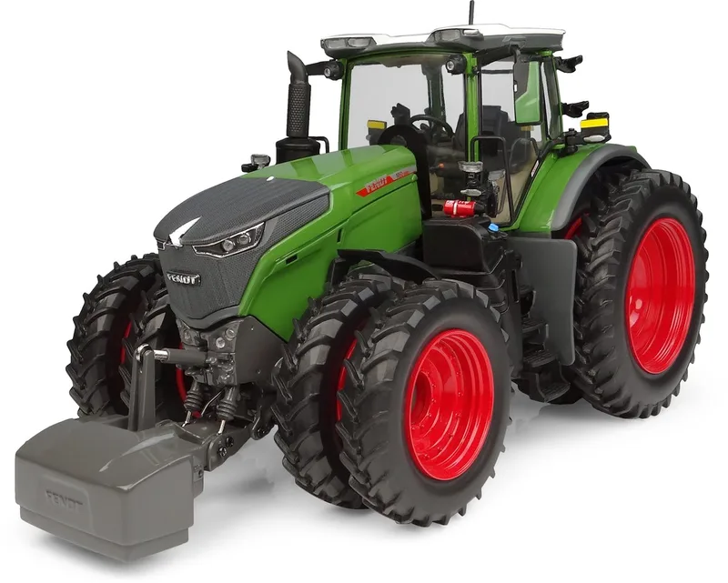 Fendt 1052 Vario met Dubbellucht US Versie 2026 1:32 från Universal Hobbies i Groen – produktbild