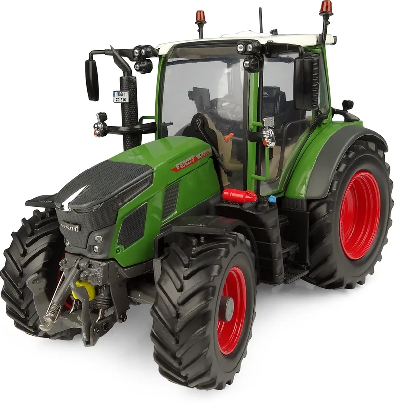 Fendt 516 Vario 1:32 från Universal Hobbies i Rood – produktbild