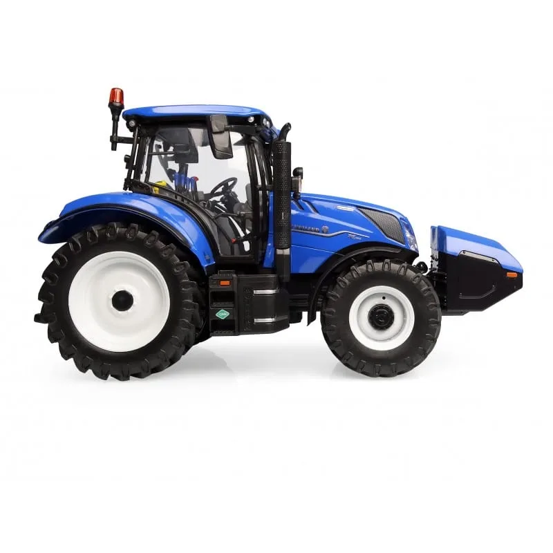 New Holland T6.180 Methane Power tractor 1:32 by Universal Hobbies – product photo