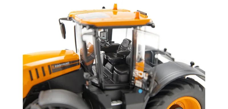 JCB Fastrac 8330 – 077848 · 1:32 by Wiking – interior photo 3 of 4
