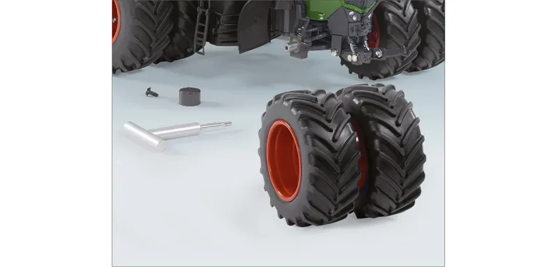 Fendt 1050 Vario with dual wheels – 077830 · 1:32 by Wiking – interior photo 3 of 3