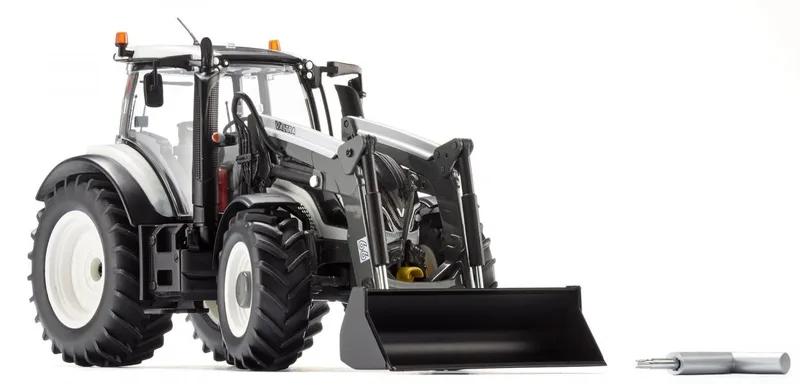 Valtra T174 with front loader – 077815 · 1:32 by Wiking – product photo