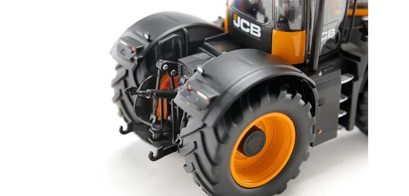 JCB Fastrac 8330 – 077848 · 1:32 by Wiking – interior photo 4 of 4