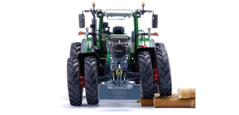 Fendt Vario 726 Row crop tires – 077872 · 1:32 by Wiking – product photo 2 of 4